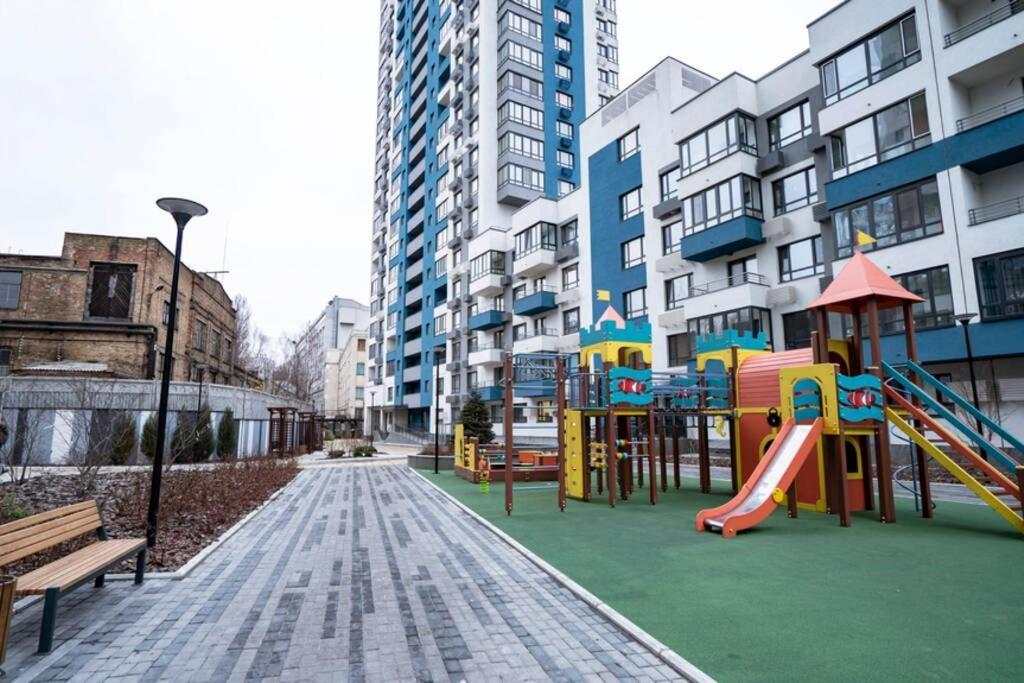 Loft Studio Near Smart Plaza Polytech, Center Kiev Luaran gambar